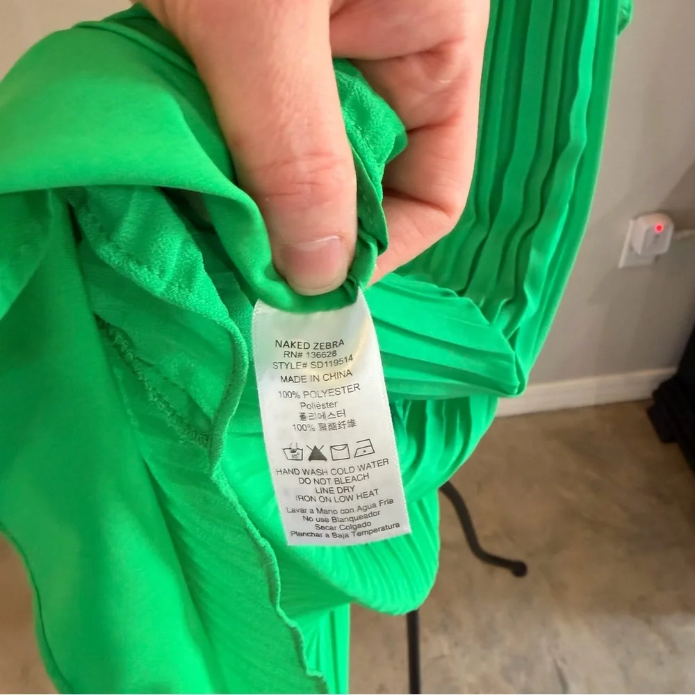NWT - Green Pleated Dress - Size S - Picture 6 of 6
